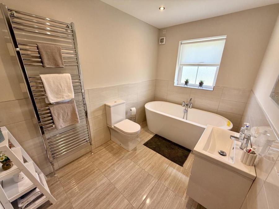 12 Crewroe Avenue