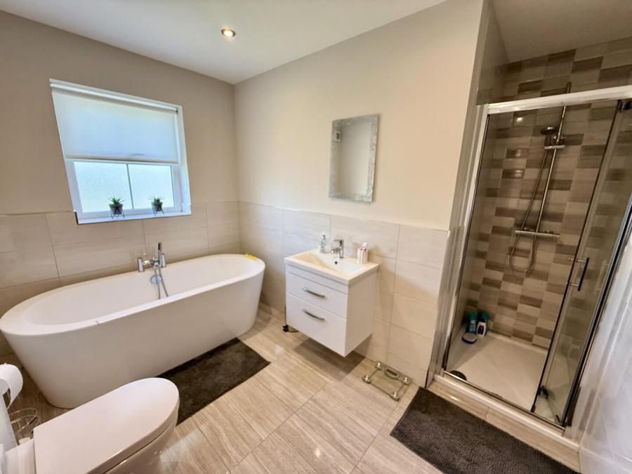12 Crewroe Avenue