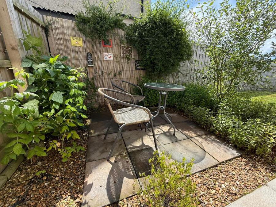 12 Crewroe Avenue
