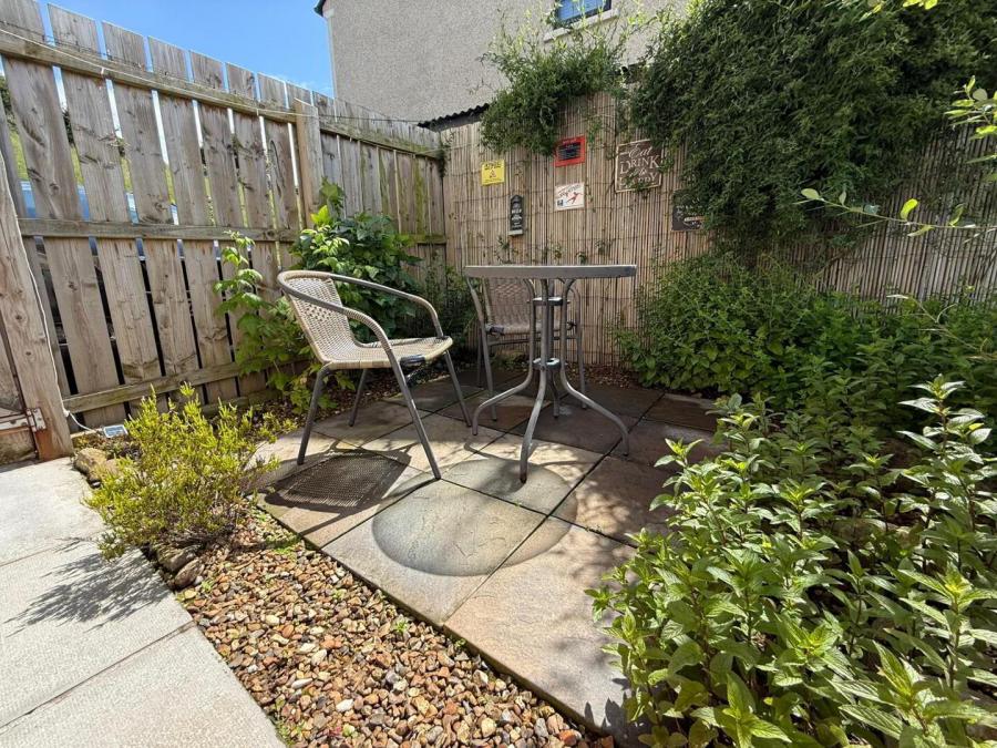 12 Crewroe Avenue