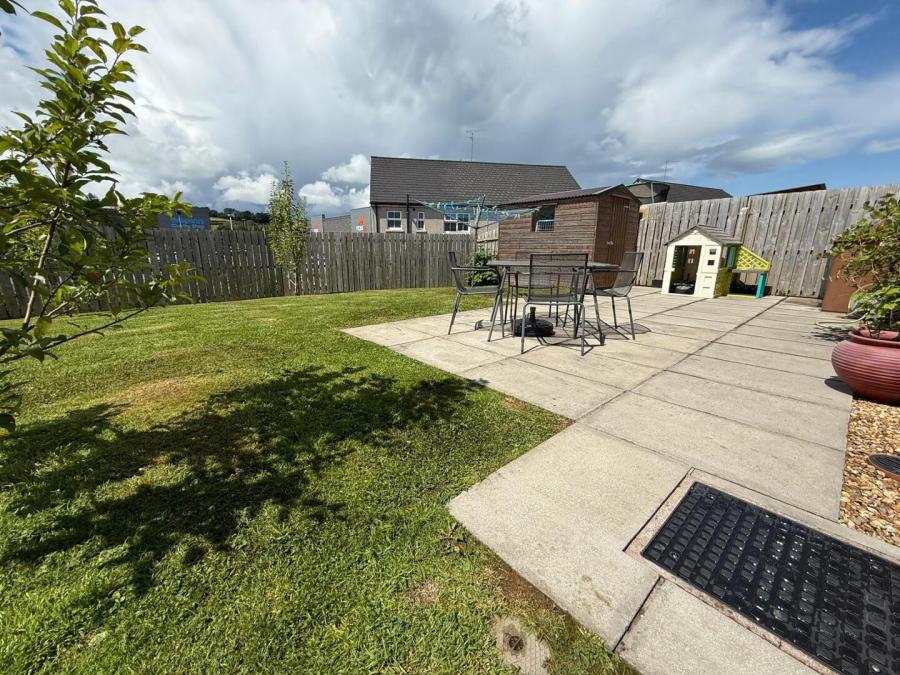 12 Crewroe Avenue