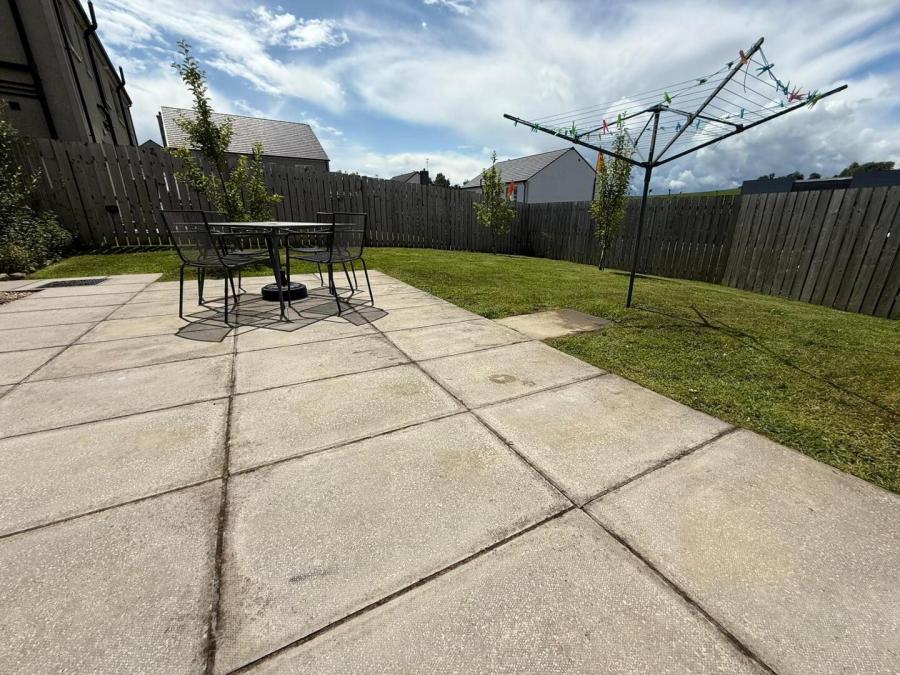 12 Crewroe Avenue