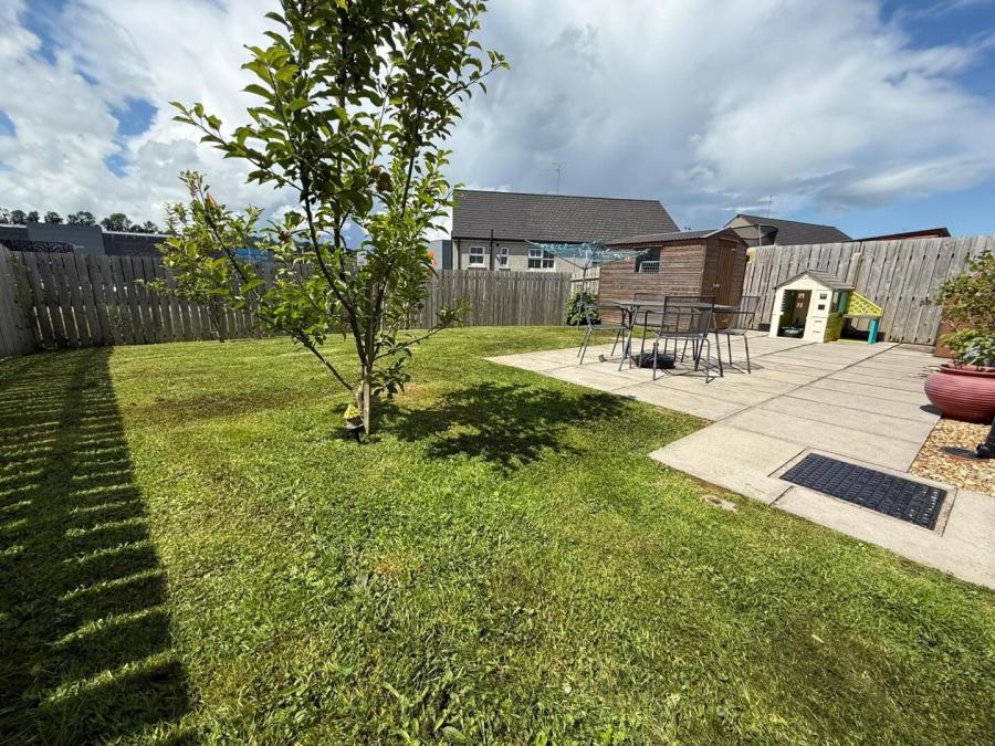12 Crewroe Avenue