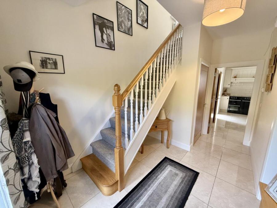12 Crewroe Avenue