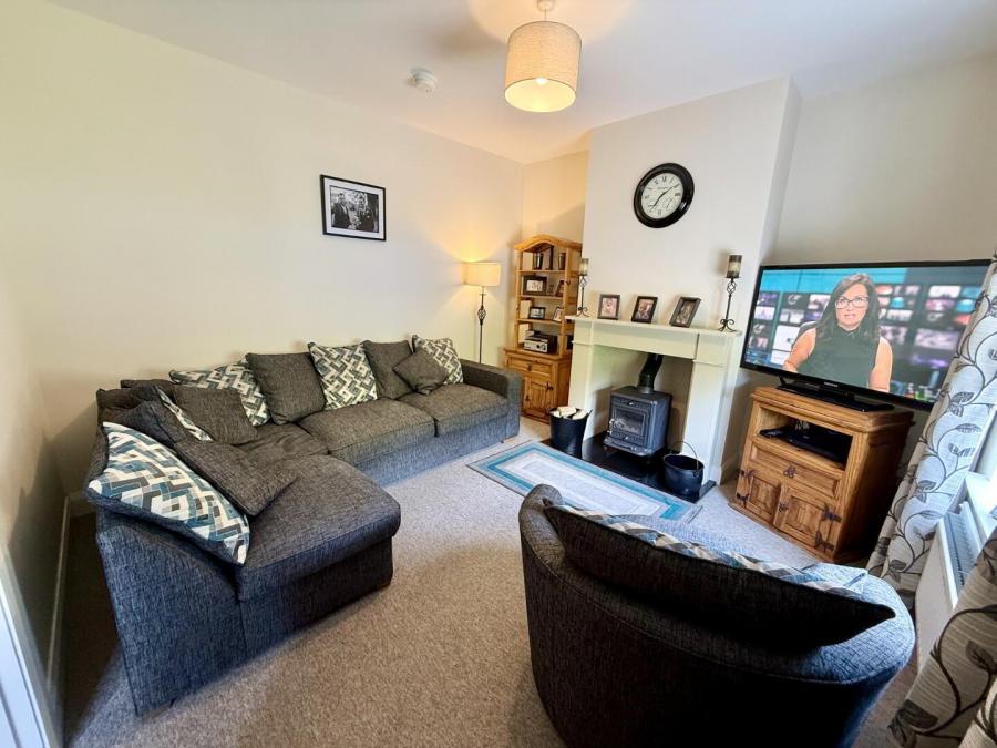 12 Crewroe Avenue