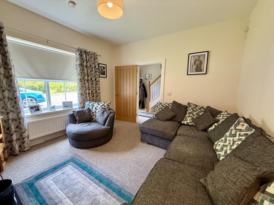 12 Crewroe Avenue