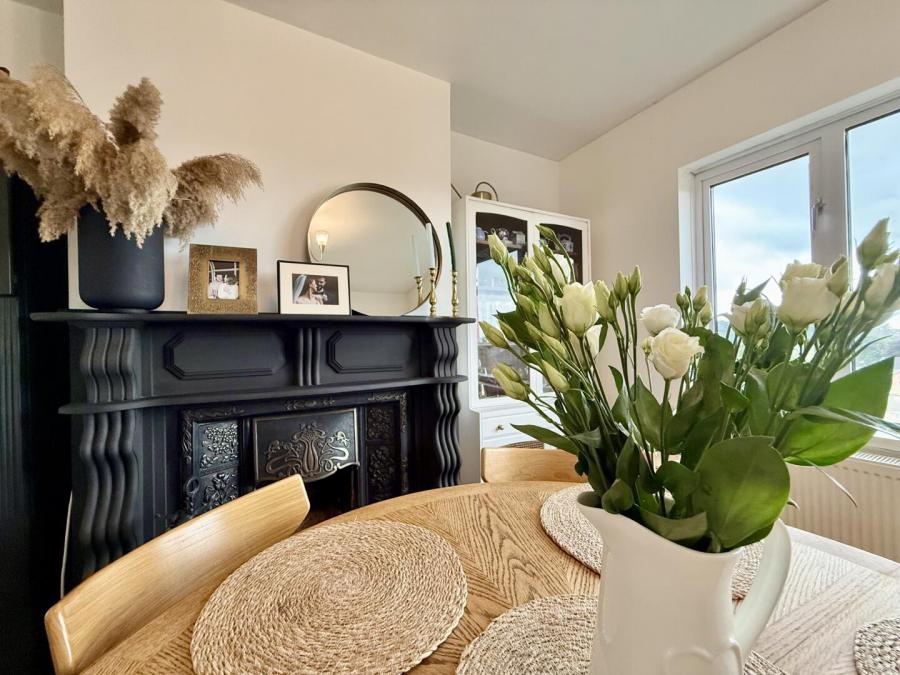 16 Rosemount Park