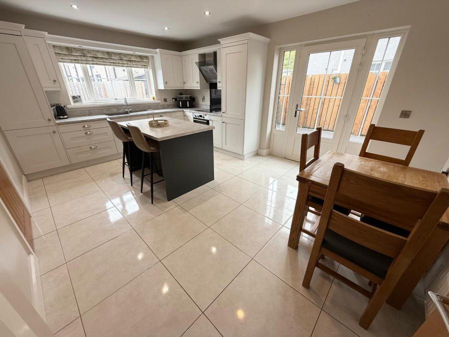 20 Crewroe Avenue