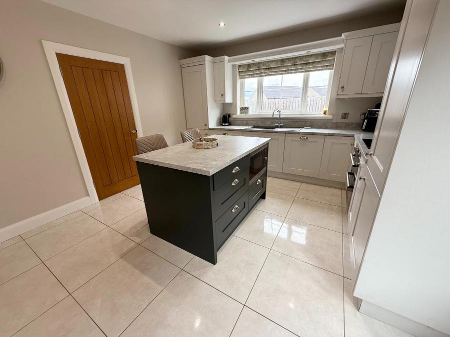 20 Crewroe Avenue