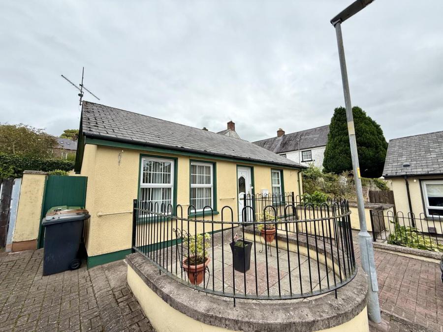 2 Castle Court