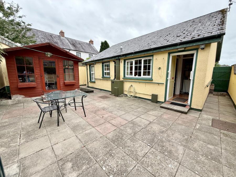 2 Castle Court