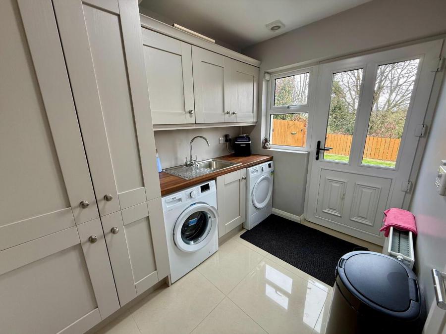 16A Rosemount Avenue