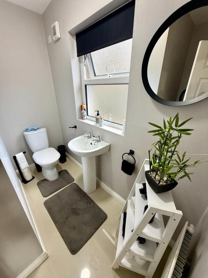 16A Rosemount Avenue