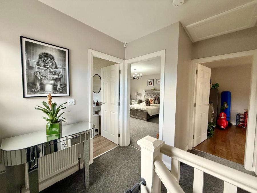 16A Rosemount Avenue