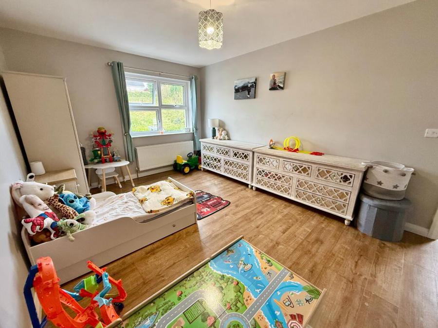 16A Rosemount Avenue