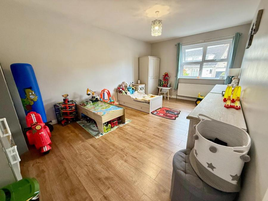 16A Rosemount Avenue