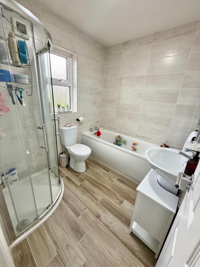 16A Rosemount Avenue