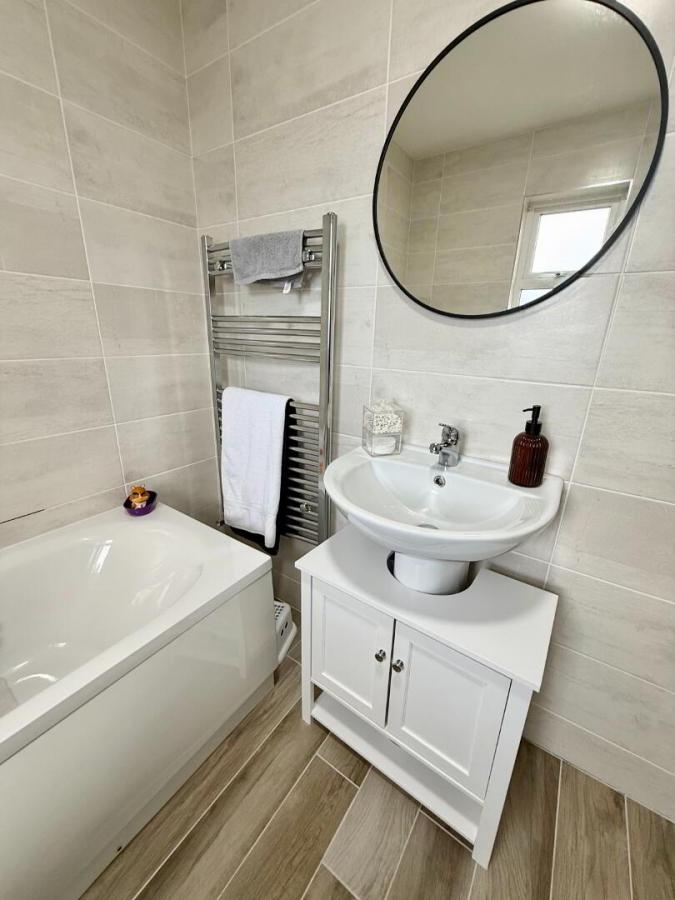 16A Rosemount Avenue