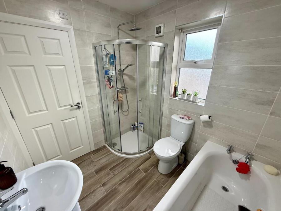 16A Rosemount Avenue