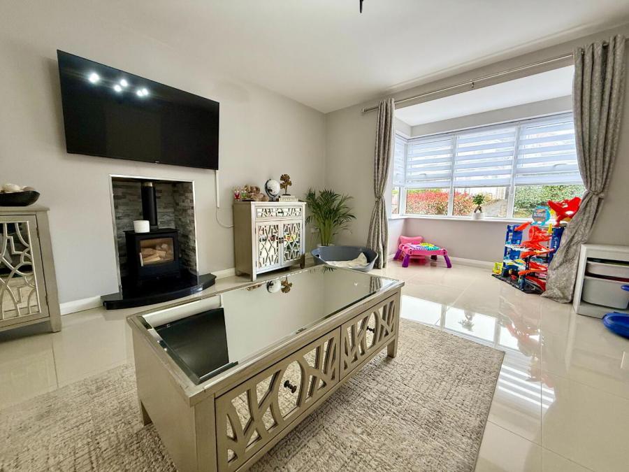 16A Rosemount Avenue