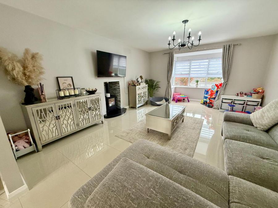 16A Rosemount Avenue