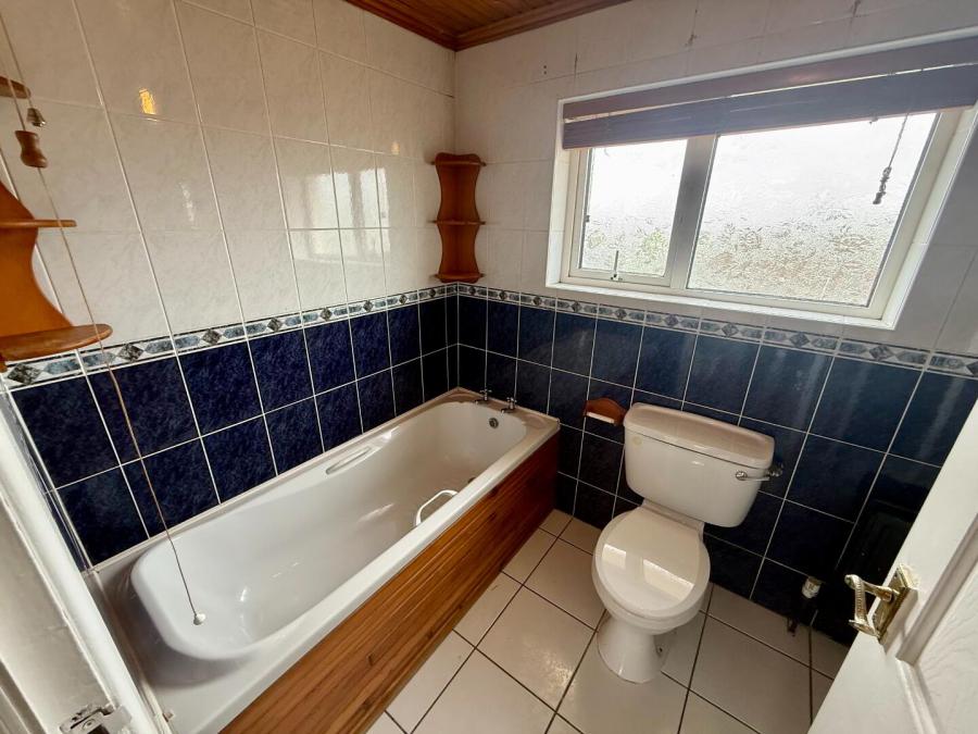16 Legar Hill Park