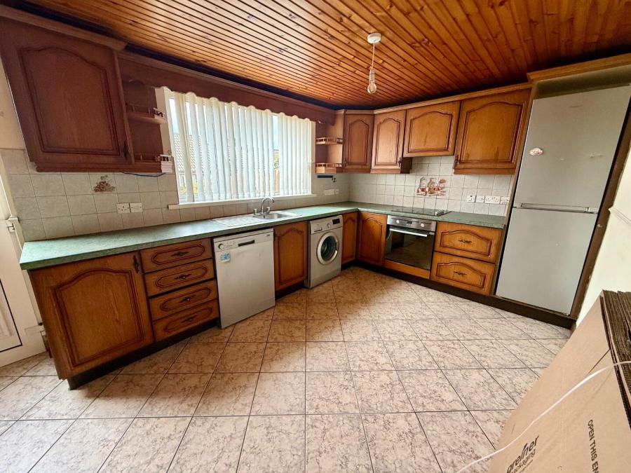 16 Legar Hill Park