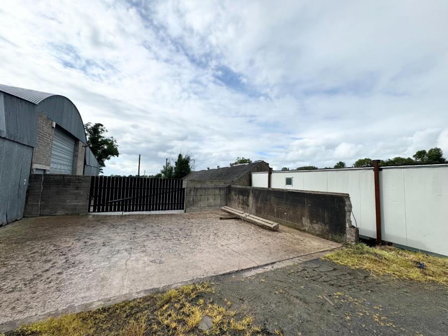 Commercial Sheds, Yard &, 3 Bed Accommodation No. 3 Madden Road