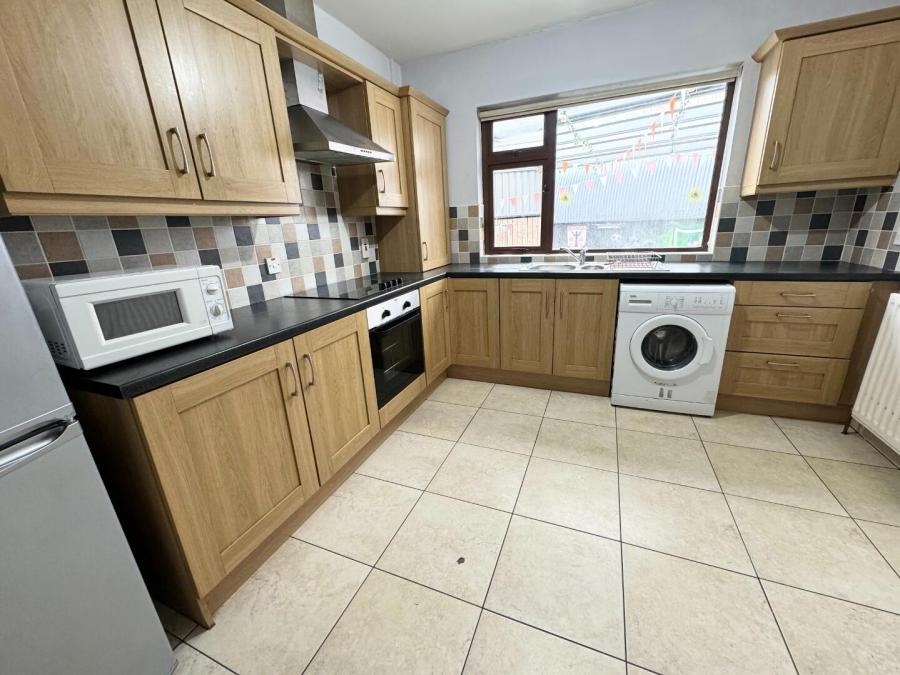 Commercial Sheds, Yard &, 3 Bed Accommodation No. 3 Madden Road