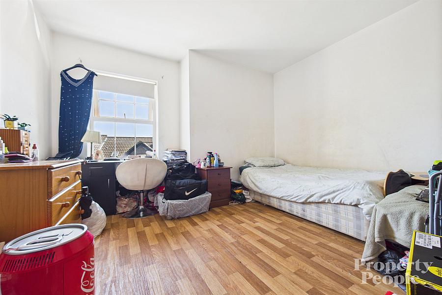 Apartment 12, 42 St. Marys Gardens