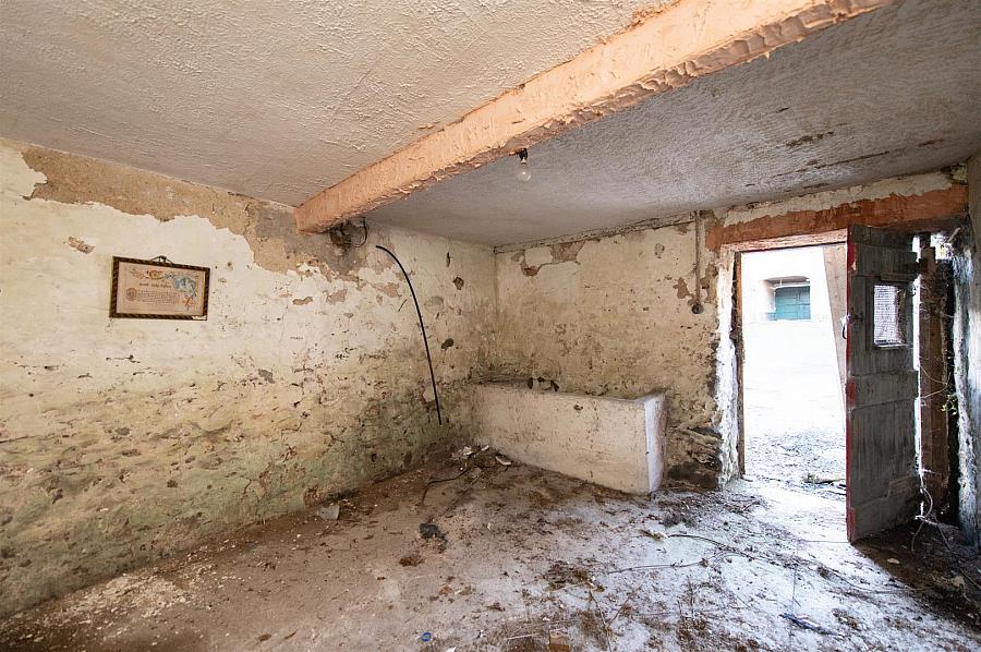 Former Lantern Bar, 18 High Street