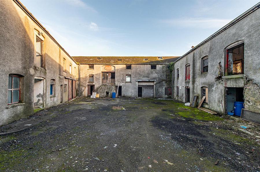 Former Lantern Bar, 18 High Street