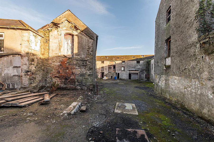Former Lantern Bar, 18 High Street