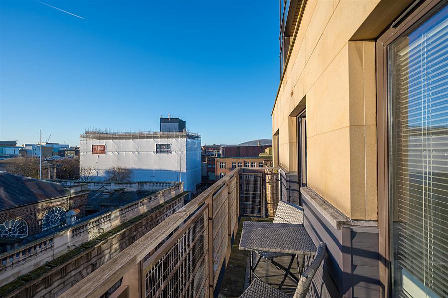 Apt 33 2 Ulster Street