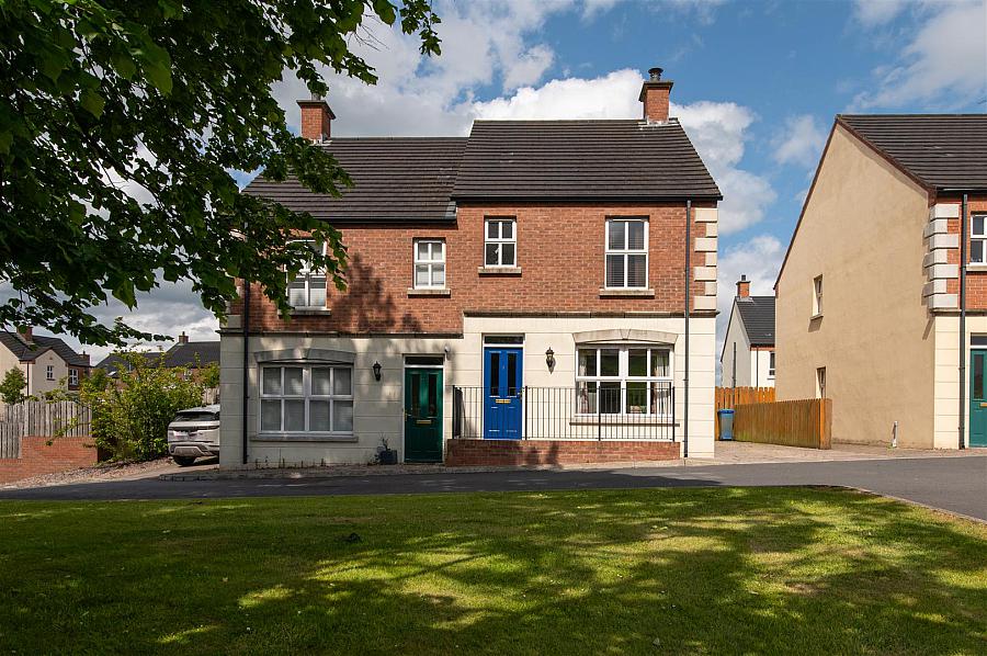 9 Riverview Heights,ballynahinch, BT24 8US