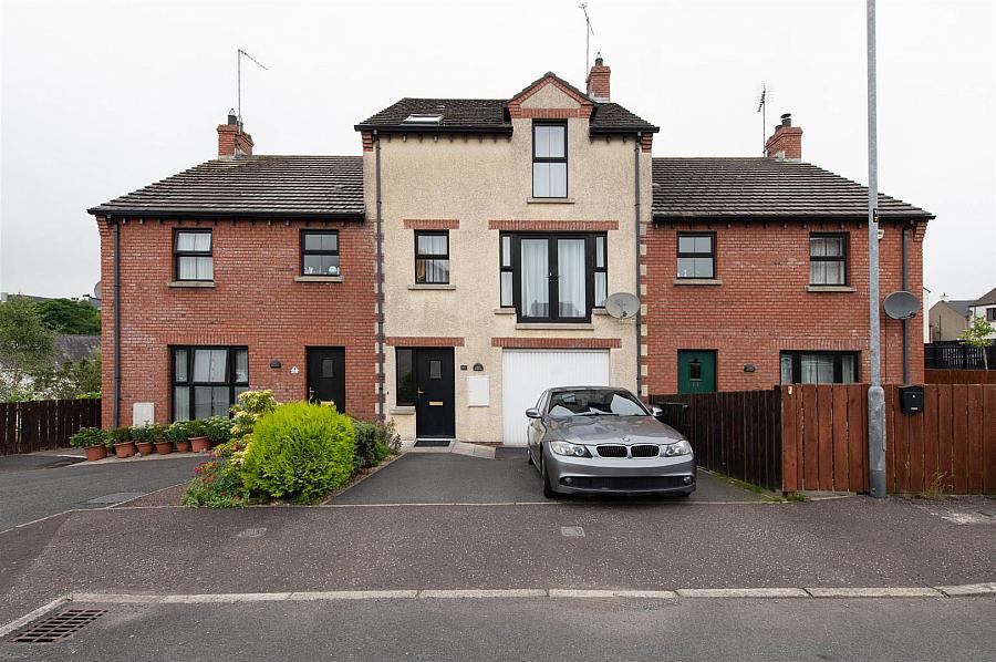 10 Drummond Park,ballynahinch, BT24 8GE
