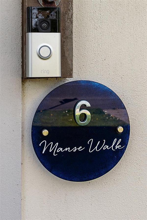 6 Manse Walk