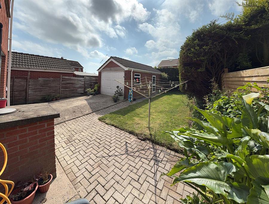6 Winchester Drive