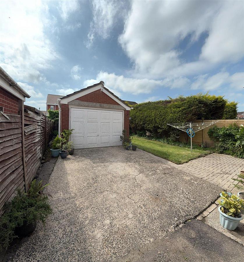 6 Winchester Drive
