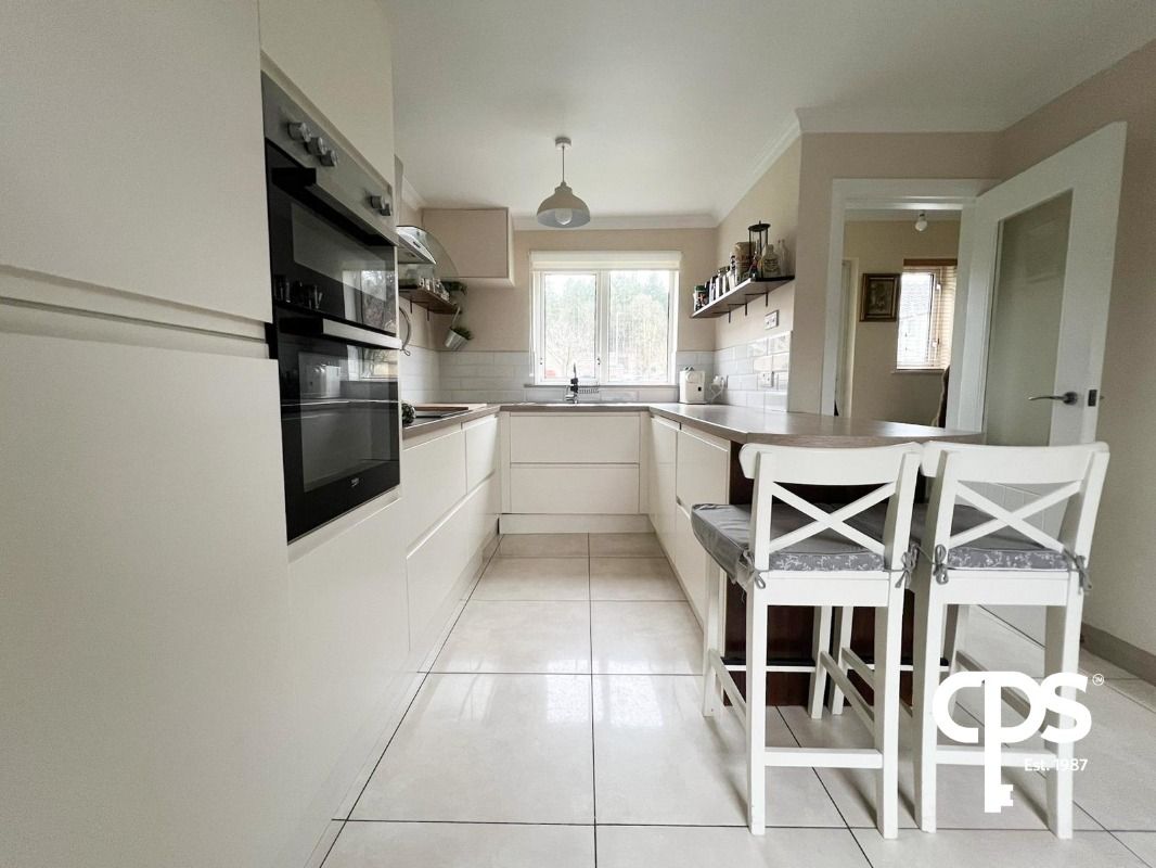 60 Shackleton Crescent