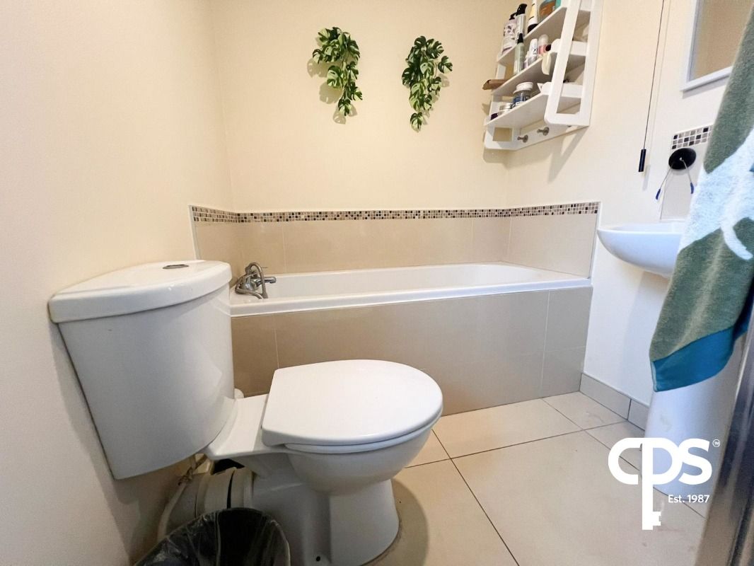 60 Shackleton Crescent