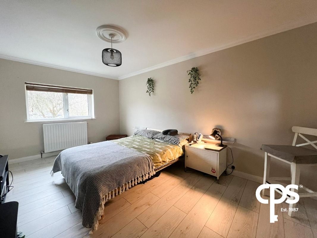 60 Shackleton Crescent