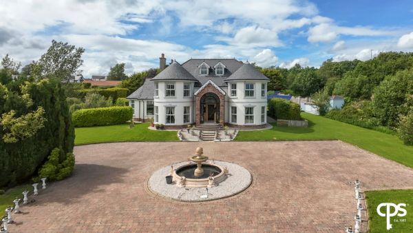 2 Boomhall Park