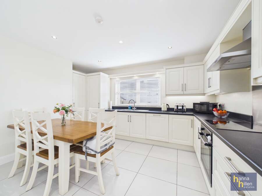 12 Carrickbracken Close