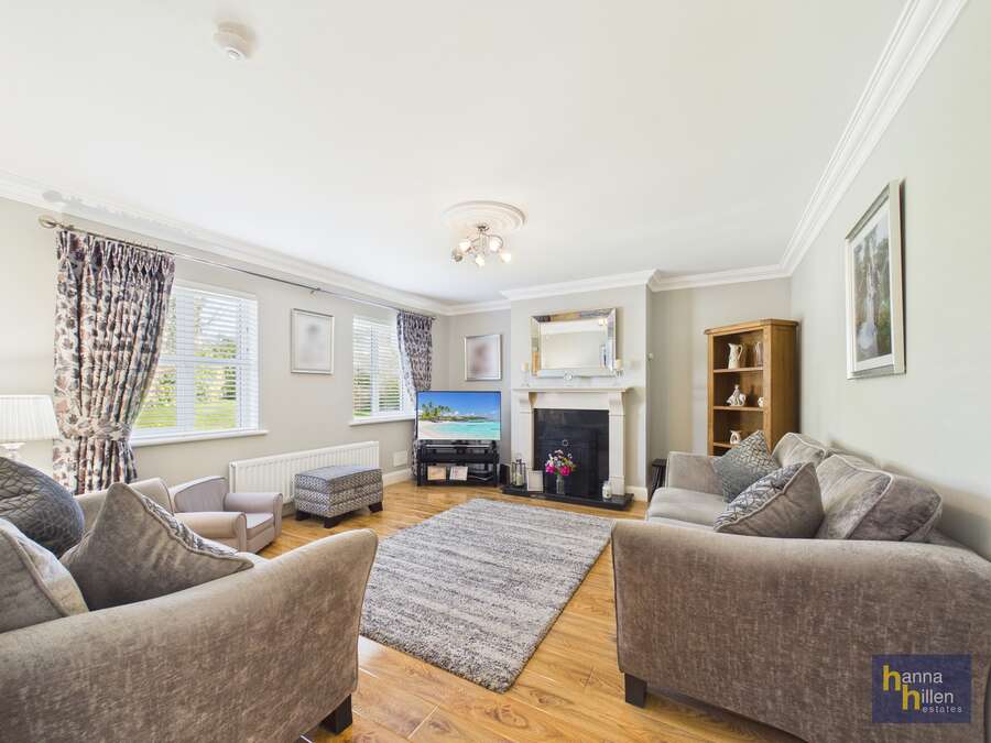 12 Carrickbracken Close