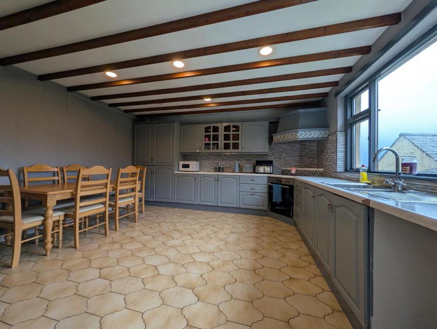 64 Bryansford Village