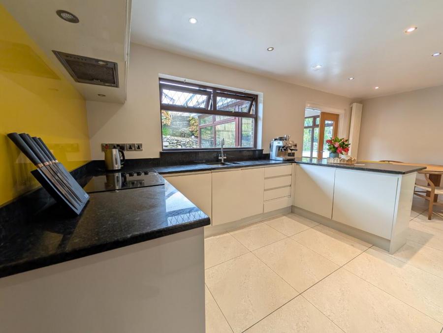 14 Dundrinne Rise