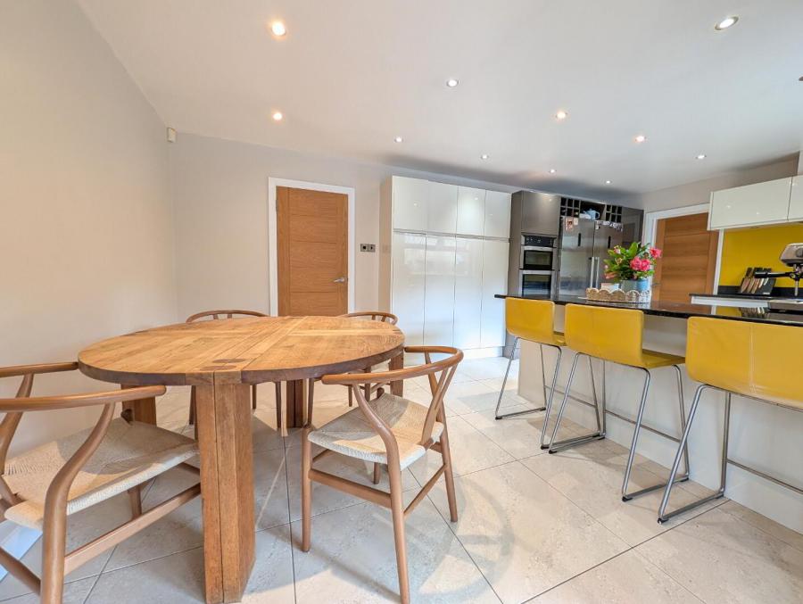 14 Dundrinne Rise