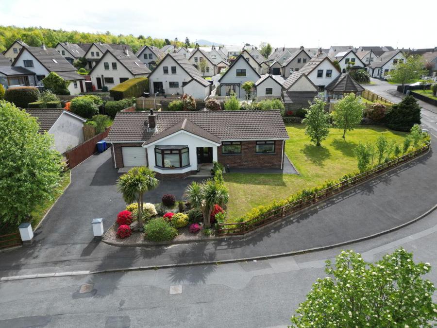 14 Dundrinne Rise