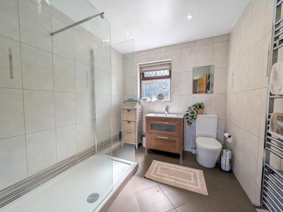 14 Dundrinne Rise